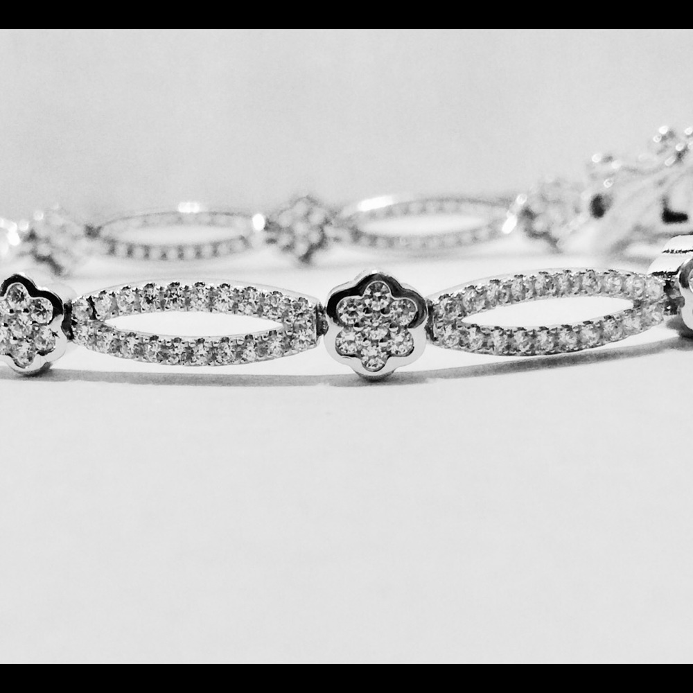 Elegant Cubic Zirconia and Silver Tennis Bracelet.